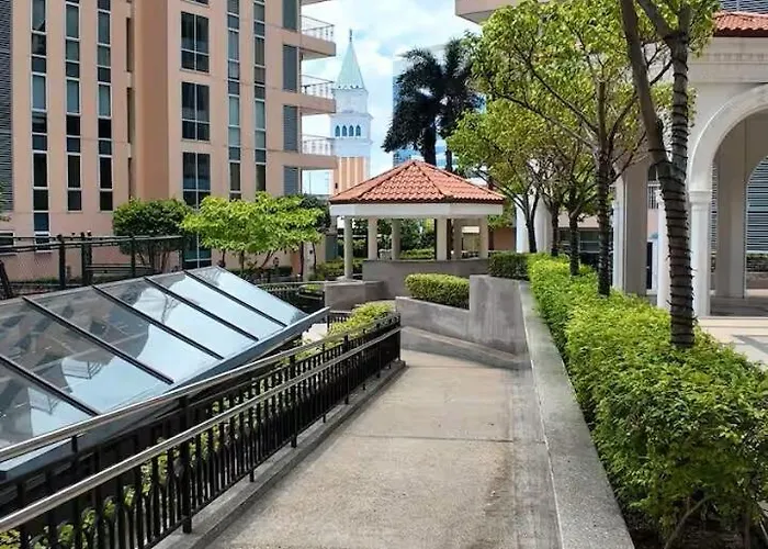 Venice Luxe Cozy 1 Bedroom, Pool, Netflix, Kitchen, Canal Mall Access For Max Of 3 Guests Only Apartment Manila
