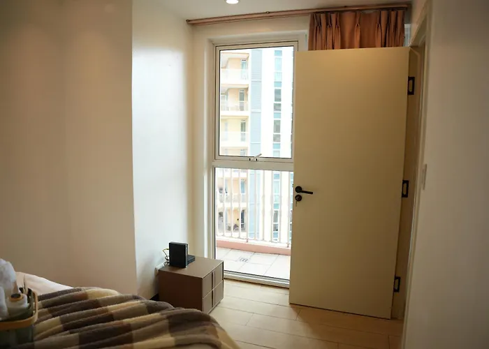 Venice Luxe Cozy 1 Bedroom, Pool, Netflix, Kitchen, Canal Mall Access For Max Of 3 Guests Only