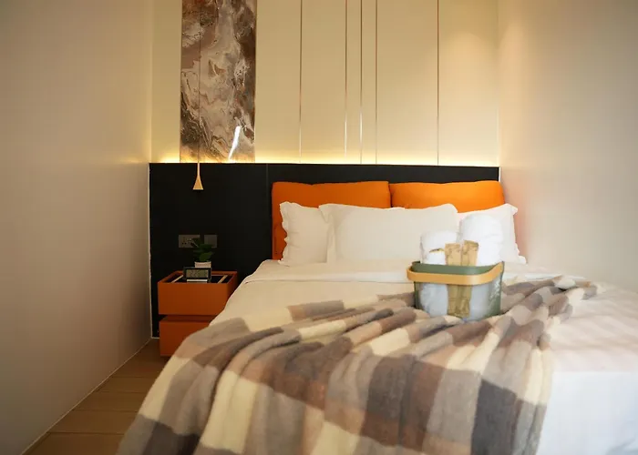 Venice Luxe Cozy 1 Bedroom, Pool, Netflix, Kitchen, Canal Mall Access For Max Of 3 Guests Only Apartment Manila