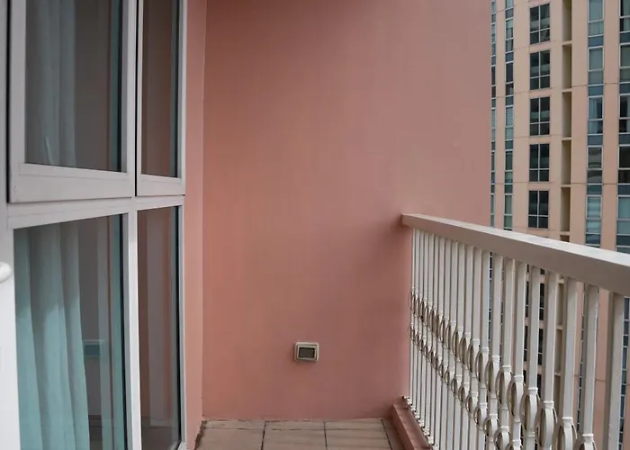 Venice Luxe Cozy 1 Bedroom, Pool, Netflix, Kitchen, Canal Mall Access For Max Of 3 Guests Only Manila