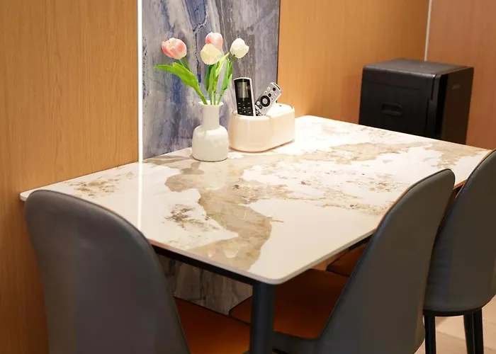 Venice Luxe Cozy 1 Bedroom, Pool, Netflix, Kitchen, Canal Mall Access For Max Of 3 Guests Only