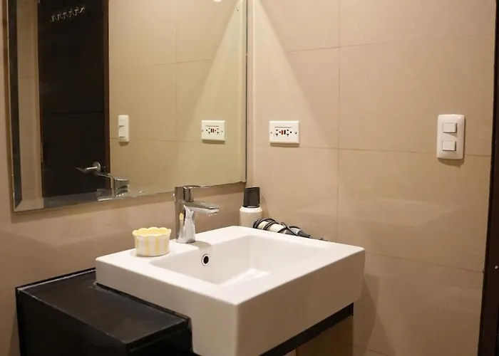 Venice Luxe Cozy 1 Bedroom, Pool, Netflix, Kitchen, Canal Mall Access For Max Of 3 Guests Only Apartment *