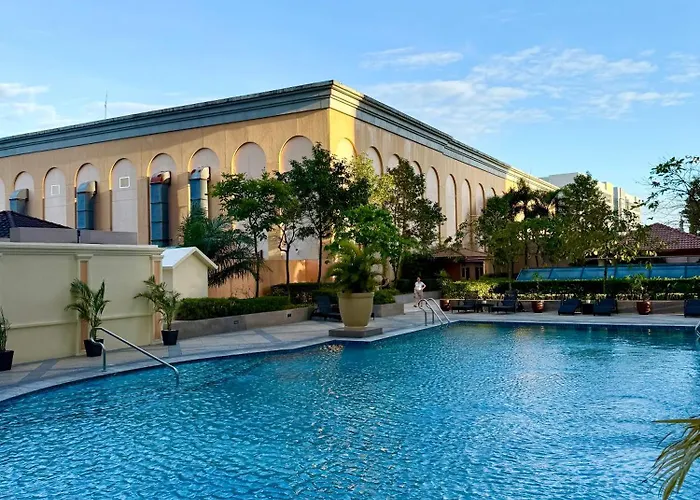 Venice Luxe Cozy 1 Bedroom, Pool, Netflix, Kitchen, Canal Mall Access For Max Of 3 Guests Only Apartment Manila
