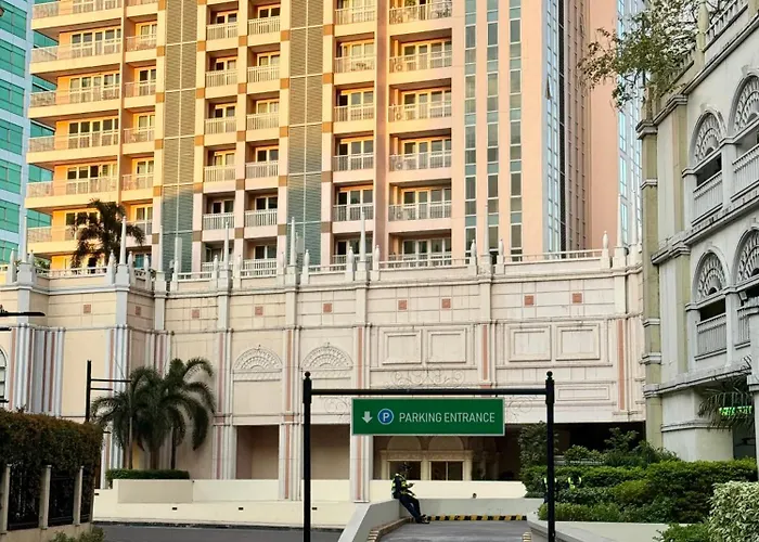 Venice Luxe Cozy 1 Bedroom, Pool, Netflix, Kitchen, Canal Mall Access For Max Of 3 Guests Only Apartment Manila