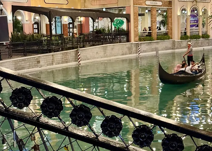 Venice Luxe Cozy 1 Bedroom, Pool, Netflix, Kitchen, Canal Mall Access For Max Of 3 Guests Only