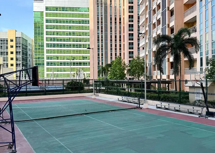 Venice Luxe Cozy 1 Bedroom, Pool, Netflix, Kitchen, Canal Mall Access For Max Of 3 Guests Only Apartment Manila
